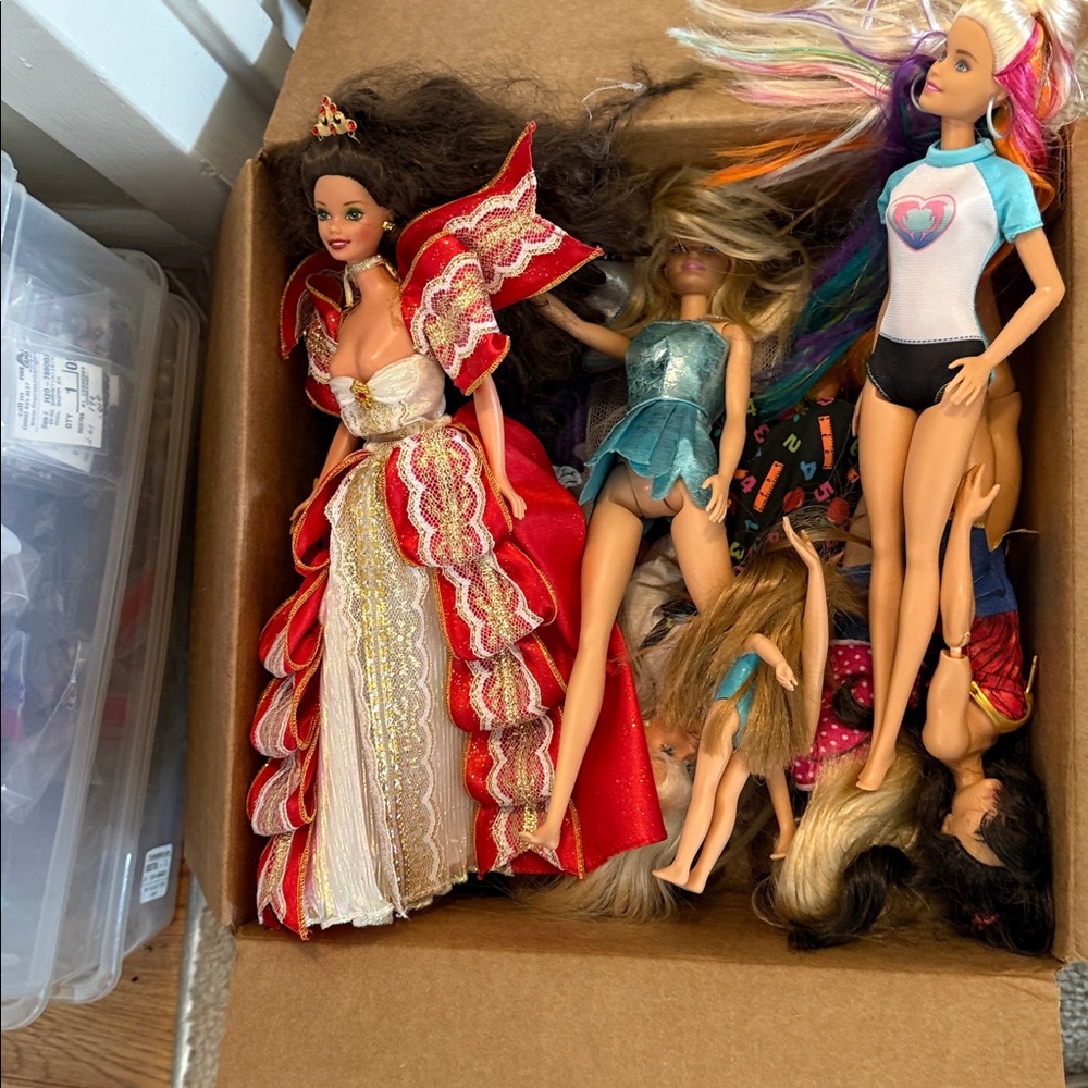Barbies Bracelets & Dolls - Picture 8 of 8
